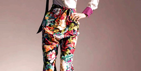 Marie Claire france capeline en feutre Grevi. Editorial from the May 2011 issue of Marie Claire. Photographed by Bruno Ripoche and styled by Claire Dhelens